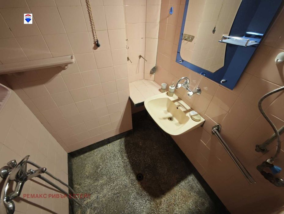 Тристаен апартамент за продаба кв. Широк център