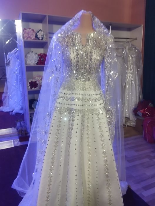 Янги Келин куйлакларимиз бор 500000 дан бошланган.