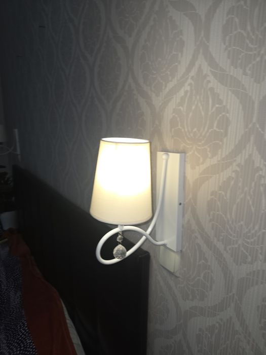 Продам люстры и бра