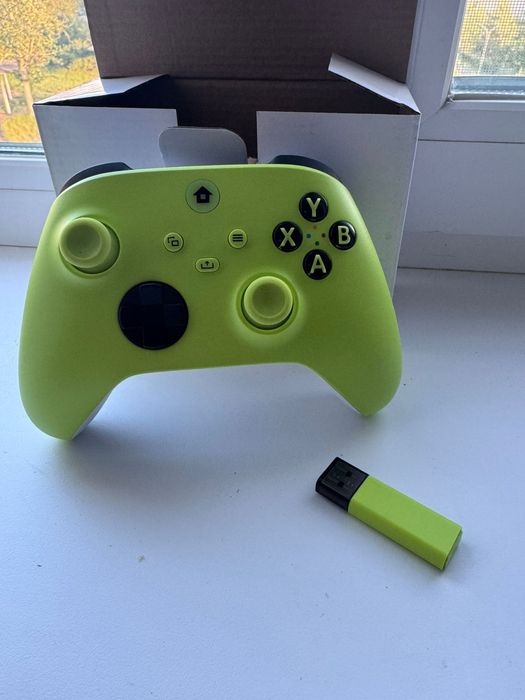 Продам Xbox Series X/S Controller Wireless Electric Volt в двух цветах