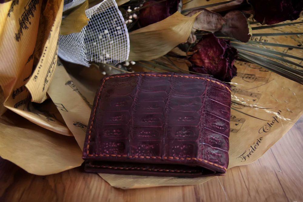 КОЖЕНИ АКСЕСОАРИ Портефейли, Табакери, Калъфи за очила и ножове и др.