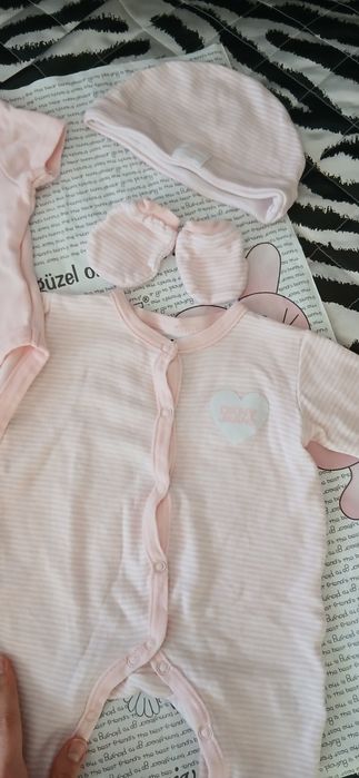 Комплект DKNY бебе 0-3 м нови