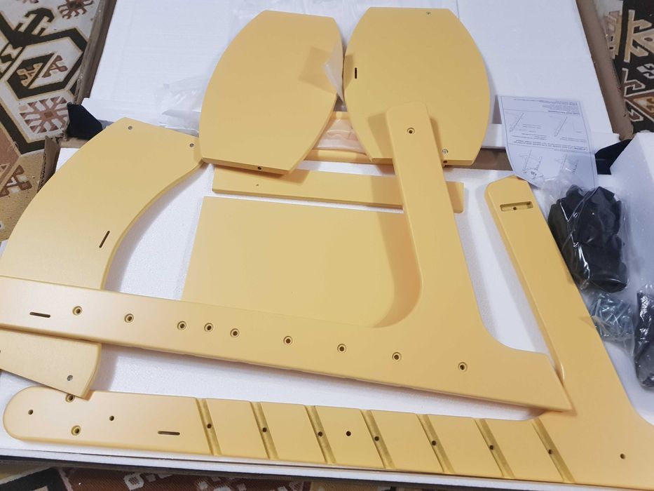 Scaun pentru alimentatie bebe Stokke stoke similar