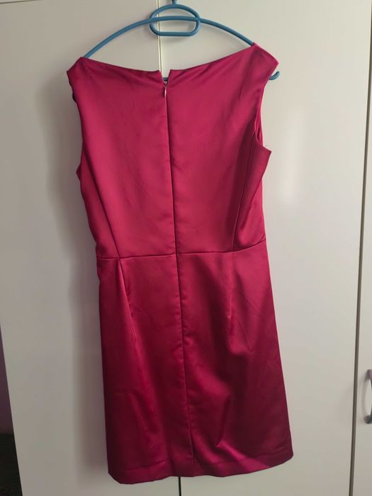 Дамска сатенена рокля.