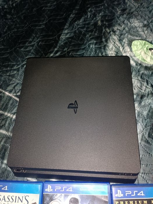 Продам Playstation 4 slim