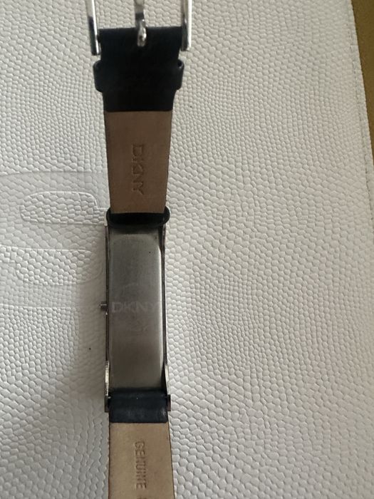 Дасмки часовник DKNY