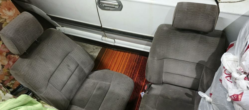 Сиденья передние на Мазду 929