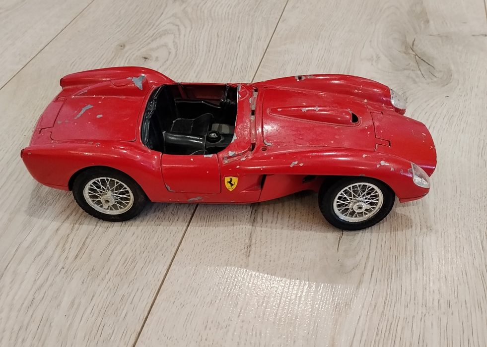 Ferrari 250 Testa Rossa (1957) Burago 1:18