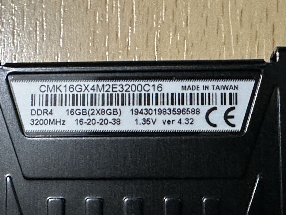 Memorie RAM DDR4 - Corsair Vengeance 16 GB (2x8) - 3200Mhz