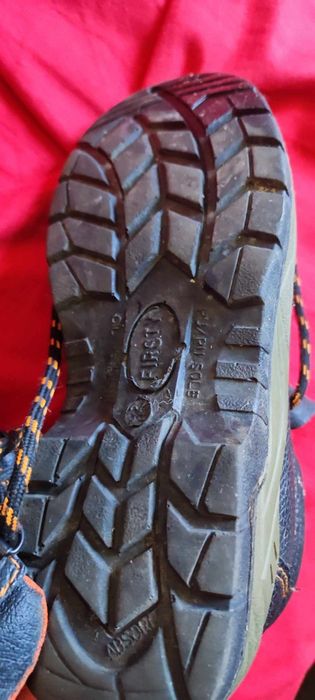 Работни обувки с бомбе