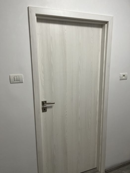 Montez uși interior