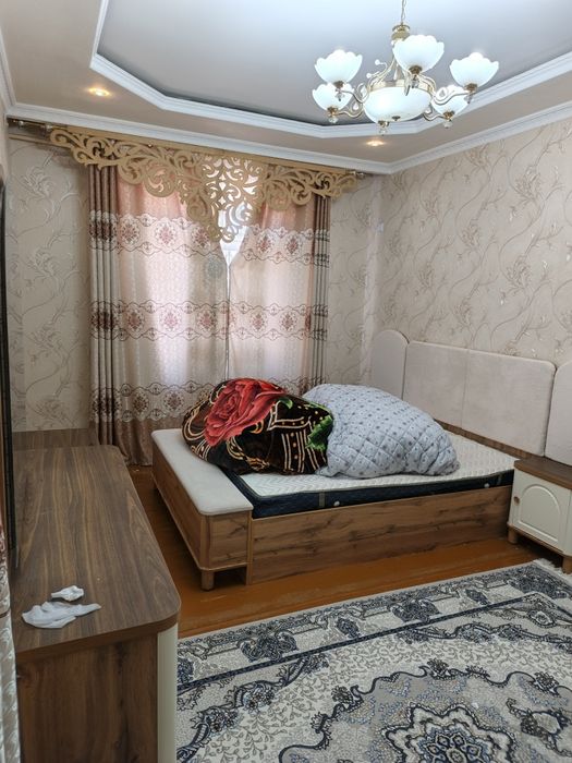 Uy sotiladi SROCHNO jihozlori bilan 600mk  Shomoxulum kotedj yoʻl usti