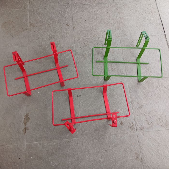 Vand 3 buc. suport pentru jardiniera