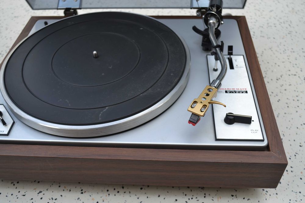 Pick up Pioneer Monarch T 700 A