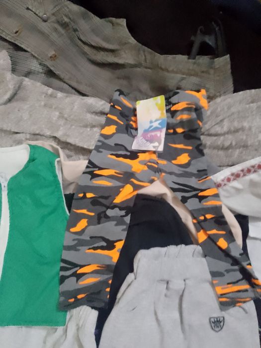 Дрехи на едро и дребно