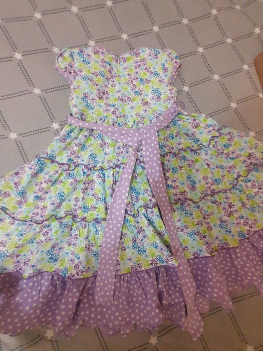 Красивое платье  на  5 лет