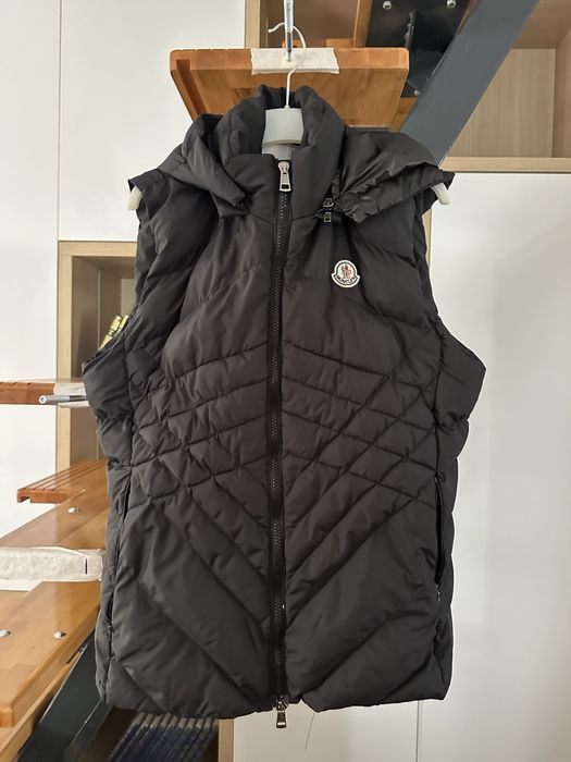 Vesta Moncler neagra