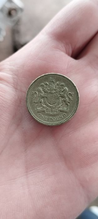 One Pound 1983 година