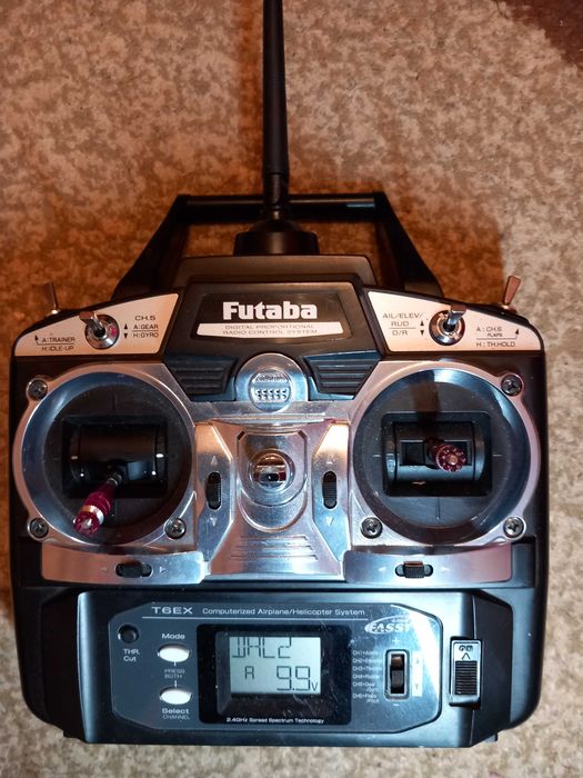 Futaba T6EX cu doua receptoare                        .