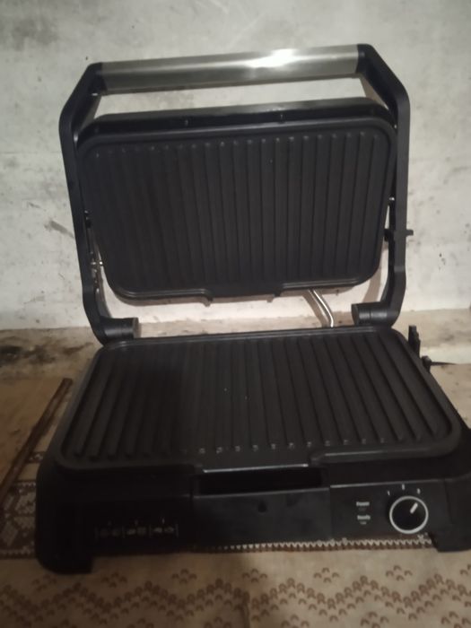Vând friptoza tefal nouă folosită de două ori