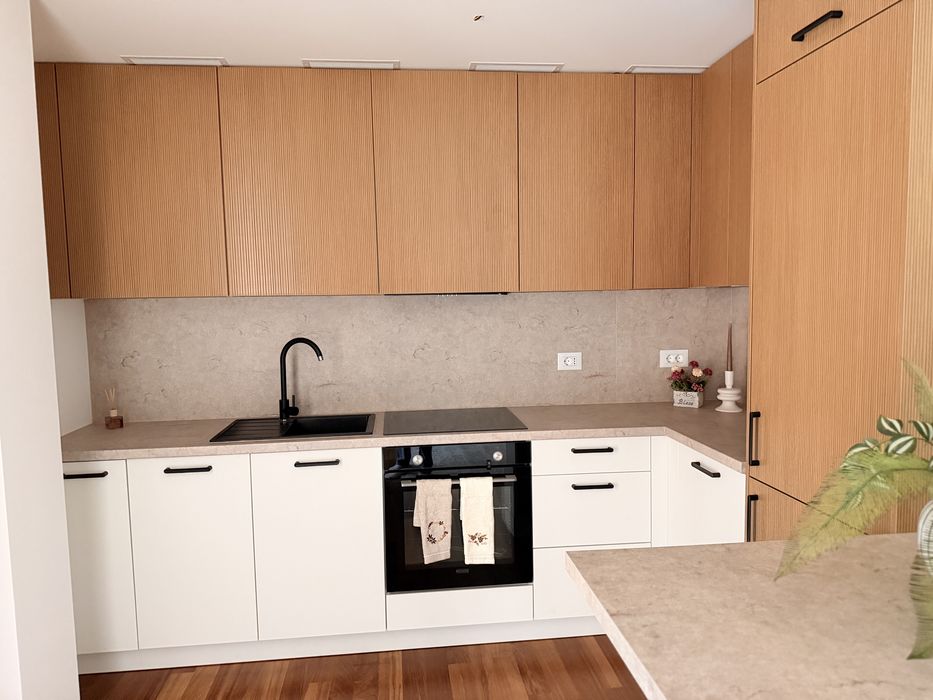 Prima inchiriere | Apartament nou lux 3 camere | 2 dormitoare | 2 băi | Compelt mobilat | Parcare + Garaj + Anexa depozitare