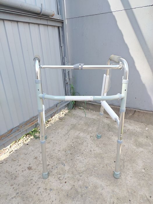 Продам ходунки новые