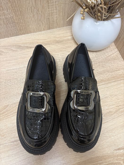 Обувки нови черни