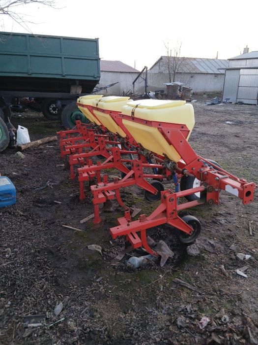 Prasitoare cu fertilizare