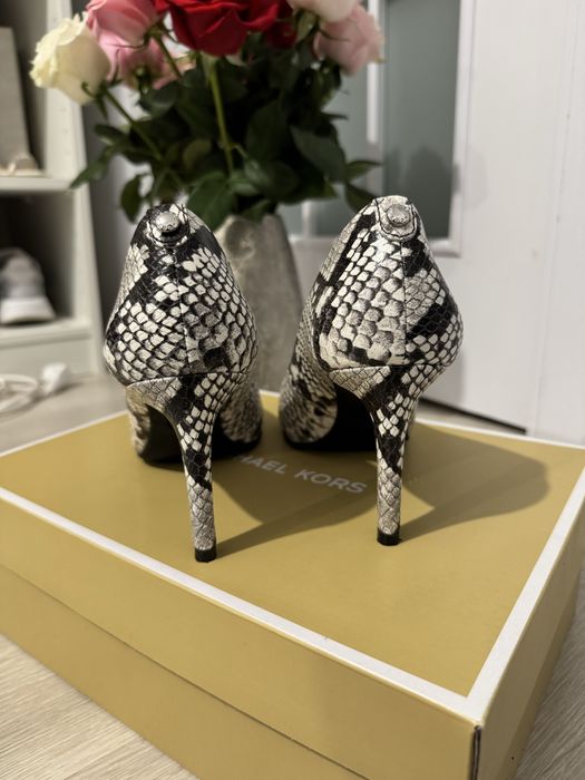 Pantofi Michael Kors din piele naturala marime 38
