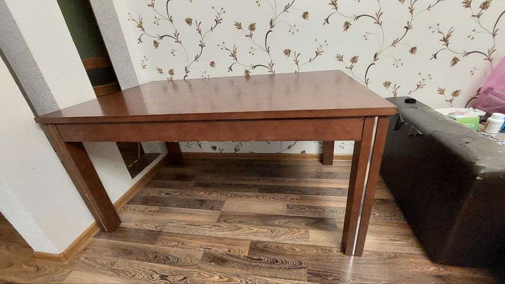 Стол деревяный кухонный