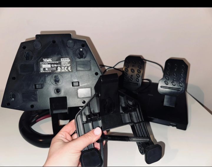 Volan cu Pedale Hori Apex Wireless Racing Wheel pentru Ps4 si Pc
