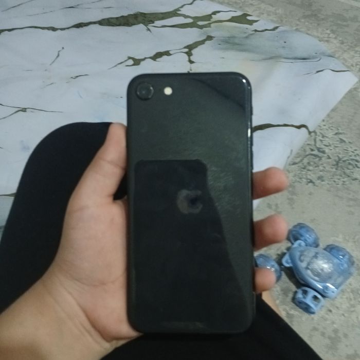 IPHONE.       SE