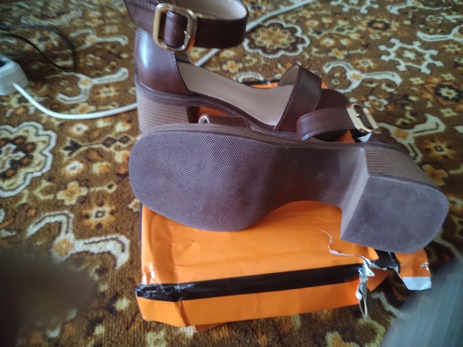 Продам летние босоножки