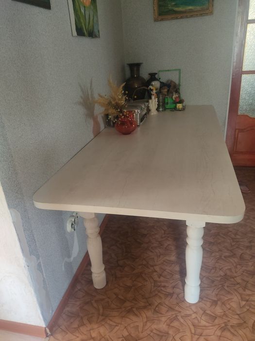 Кухонный обеденный стол