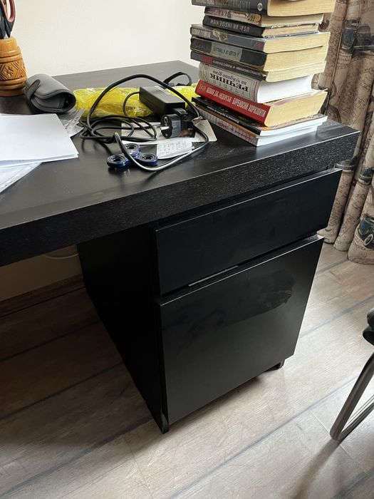 Черно бюро от икеа