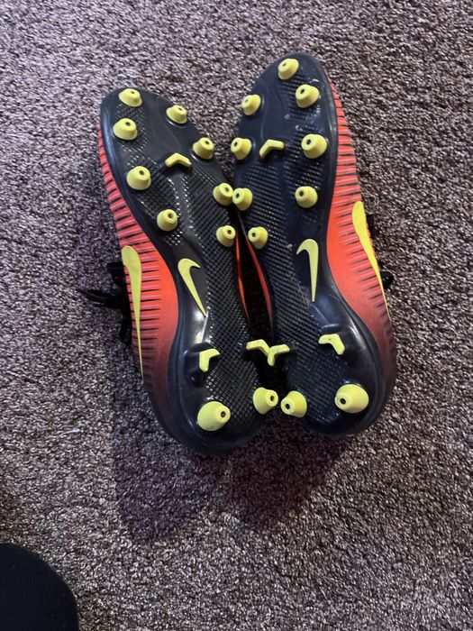 Ghete de fotbal Nike mercurial