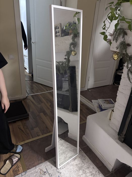 Напольное зеркало