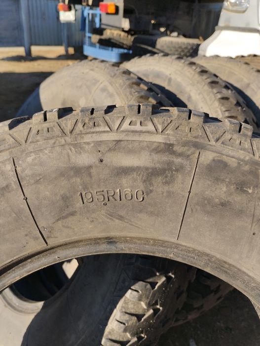 Продам резину на Газель грязевая.