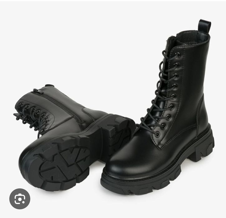 Срочно продам женские сапоги