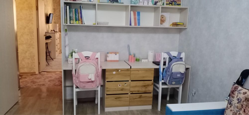 Учебный стол для школьников