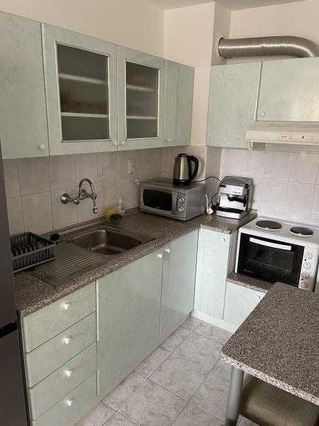 Дава се под наем Тристаен апартамент в Бургас, Център - 80 кв.м за 433.5 € - Снимка #3