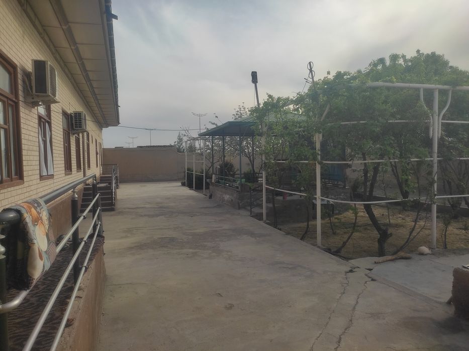 Самарканд-савхозда ховли сотилади