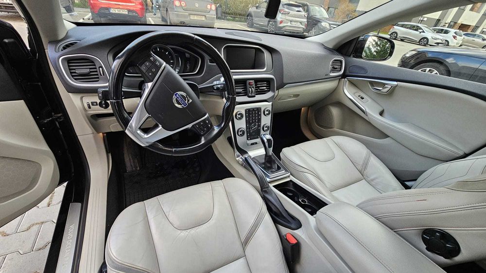 VOLVO V40 2015 — imagine 5