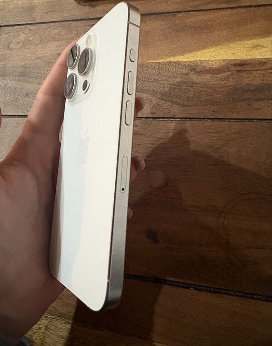 Iphone 15 pro White Titanium