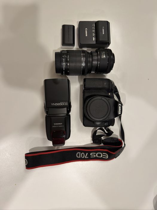 Canon EOS 70D kit + 18-55 STM + 50mm + blitz Yongnuo + rucsac Lowepro