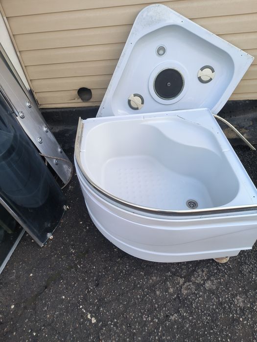 Душевая кабина в отличном состоянии