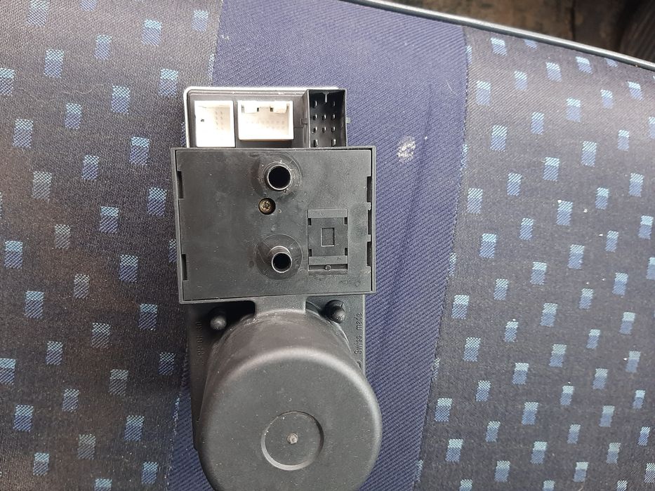 Продавам компресор  за централно заключване за Ауди а4 б5