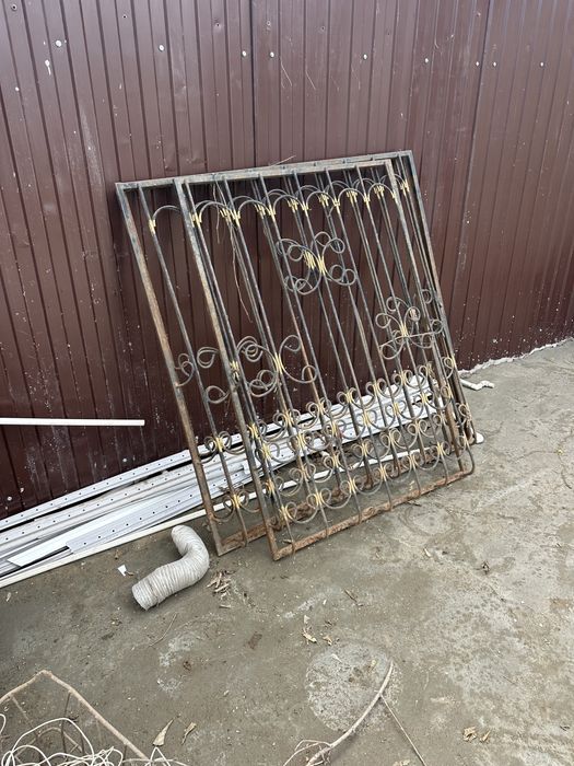 Продам два окна и три решотки