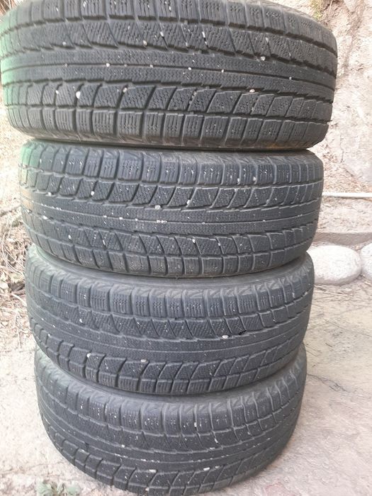 Продам резины зимние 215/60/16