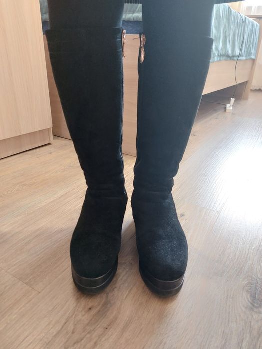 Продам женские зимние сапоги